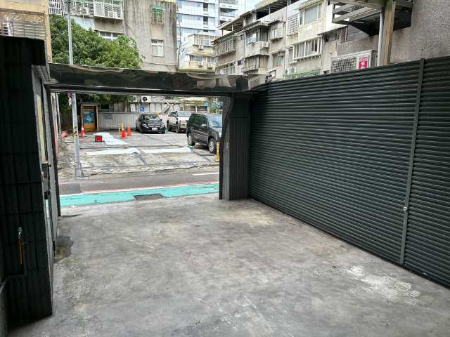 南京復興車庫一樓,台北市中山區遼寧街