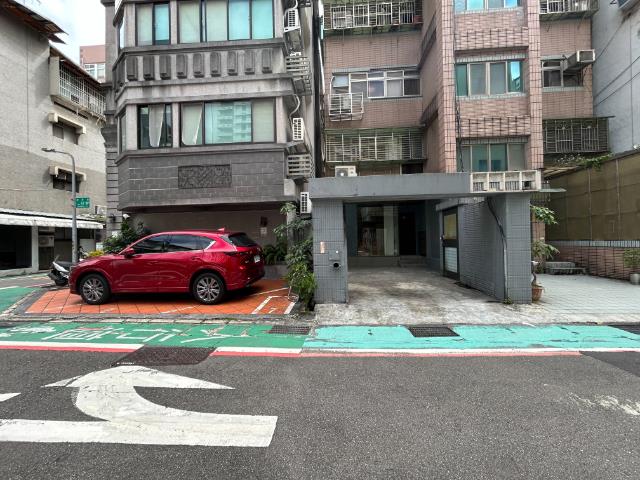 南京復興車庫一樓,台北市中山區遼寧街