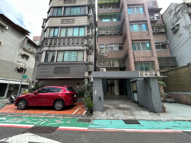 南京復興車庫一樓,台北市中山區遼寧街