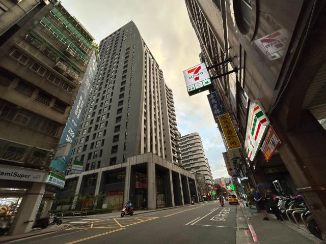 台北晶麒高樓景觀,台北市萬華區康定路