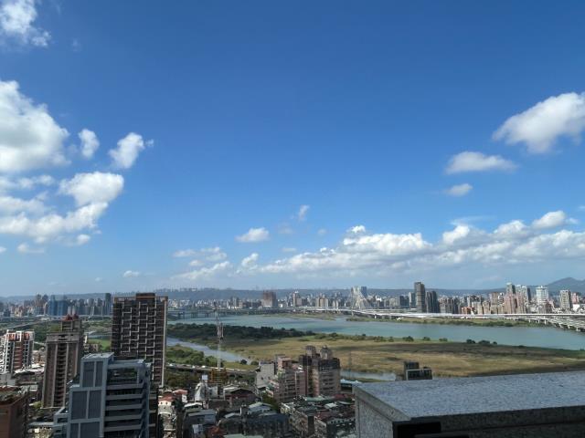 台北晶麒高樓景觀,台北市萬華區康定路