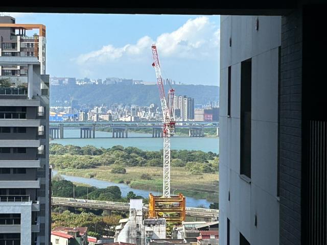 台北晶麒高樓景觀,台北市萬華區康定路