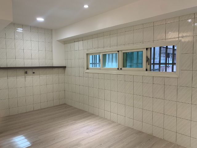 機場捷運華廈美裝,台北市松山區民族東路