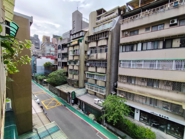 敦化國中旁公寓頂加,台北市松山區南京東路三段