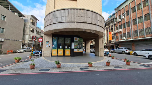 三重捷運商圈三角店面,新北市三重區仁愛街