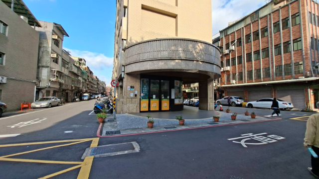 三重捷運商圈三角店面,新北市三重區仁愛街