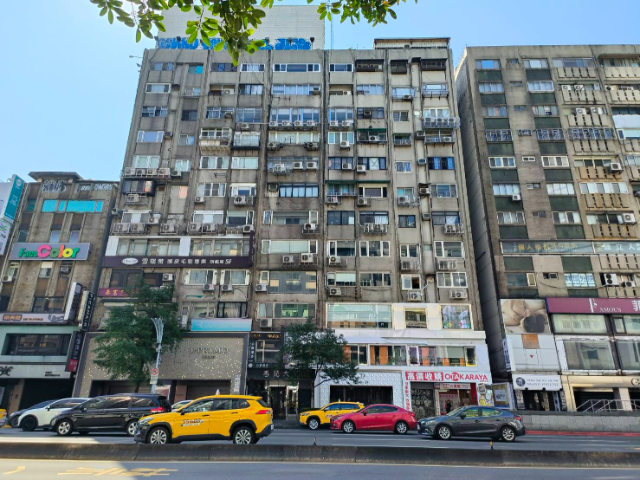 忠孝東路四段面寛店霸,台北市大安區忠孝東路四段